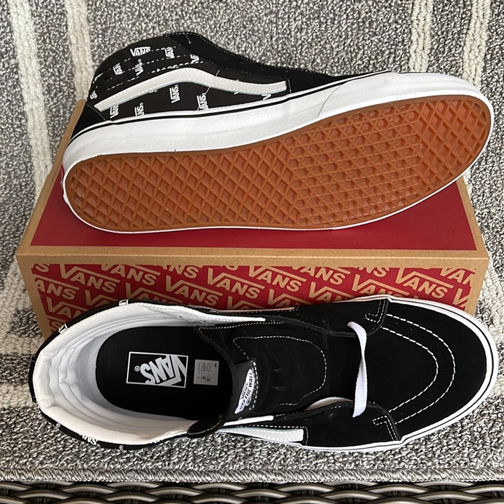 Vans Men’s Sk8-Hi Vans Black/True White Sneakers - Picture 4 of 16